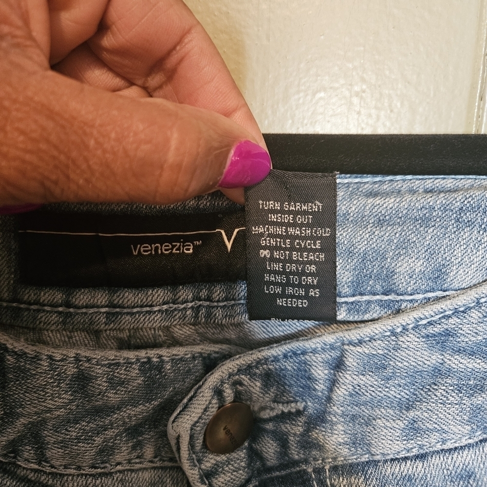 Venezia Light Wash Denim Shorts Women’s Size 16 | Classic 5-Pocket Jean Shorts - Picture 5 of 5